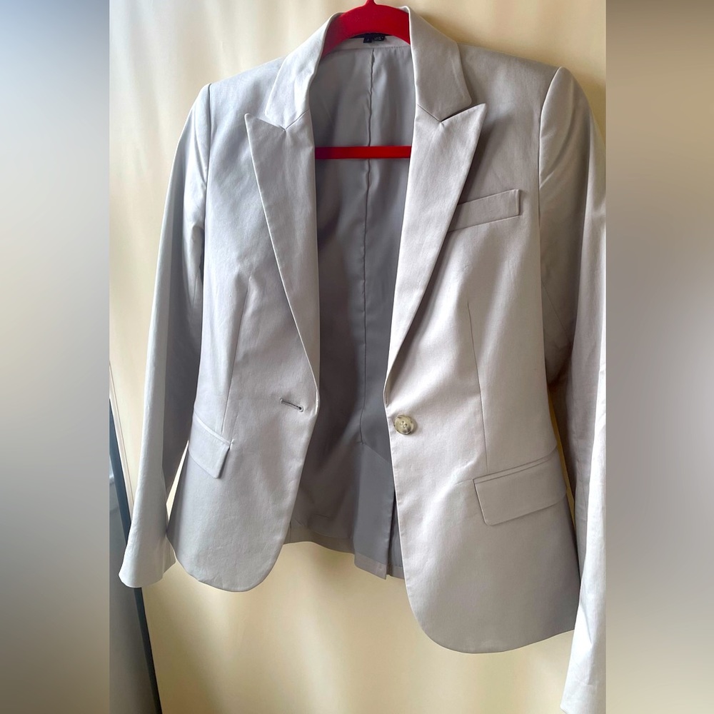 Theory jacket in size 2